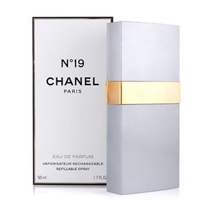 Eau de parfum spray перевод. Chanel 19 Parfum Spray. Шанель n 5 Eau de Parfum vaporisateur Spray. Шанель 5 Eau de Parfum Recharge vaporisateur. Шанель 5 vaporisateur Spray для женщин.